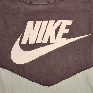 Nike Contrast Long-Sleeved T-Shirt
